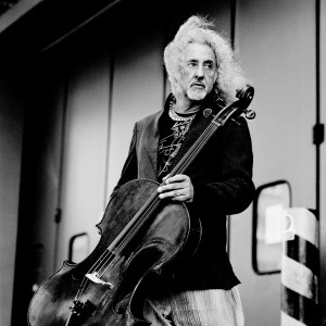 Misha Maisky holding his cello.